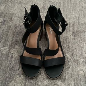 Crown Vintage Black Sandals Size 6M Excellent Lightly Used Condition